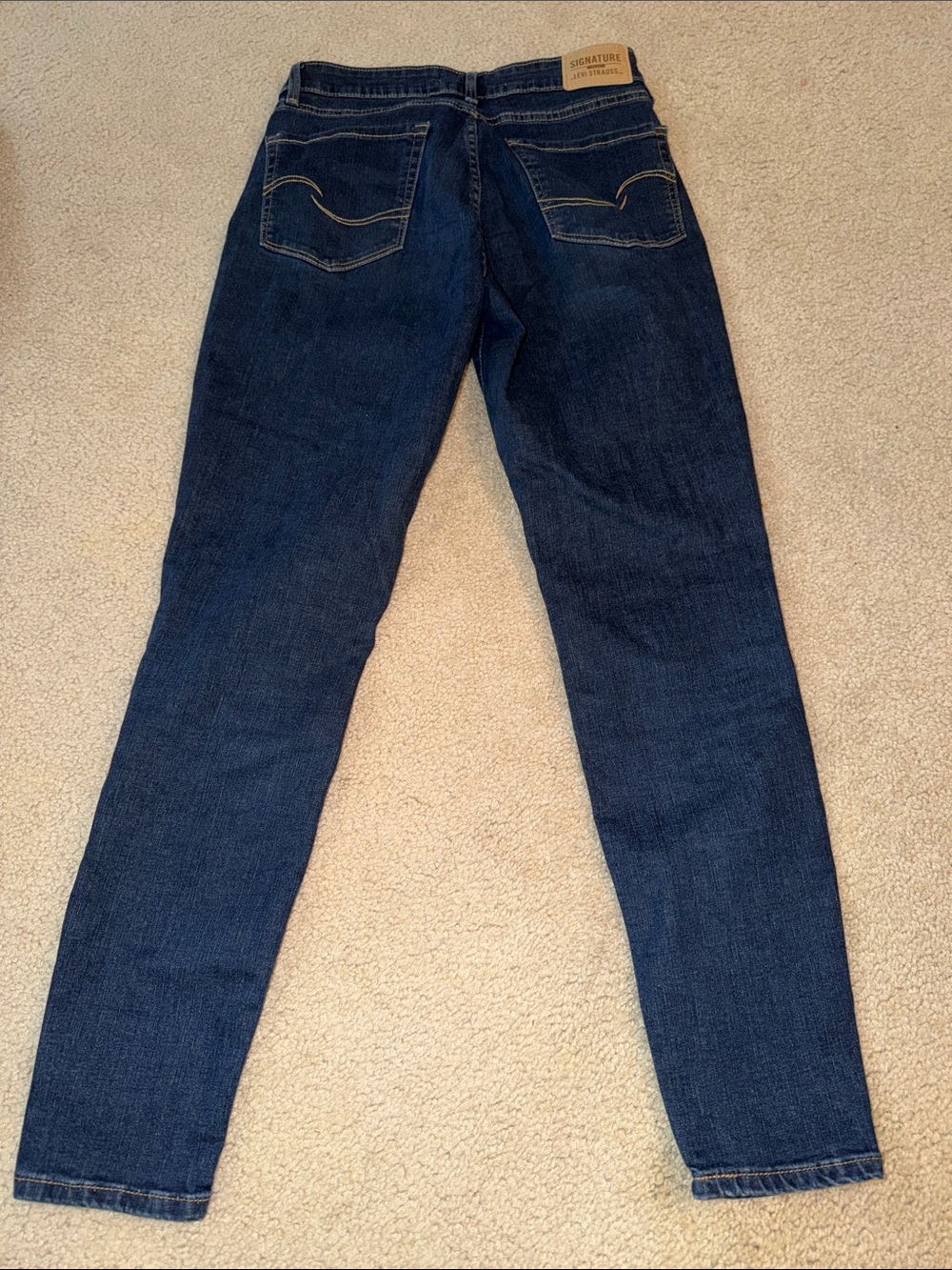 Signature Levi Strauss totally shaping Jeans in Dark Blue size 4S W29 L32